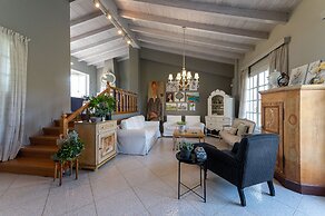 Serene Seaside Bliss - Lush & Secluded Garden Oasis