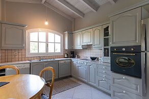 Serene Seaside Bliss - Lush & Secluded Garden Oasis