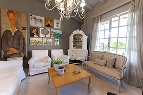 Serene Seaside Bliss - Lush & Secluded Garden Oasis