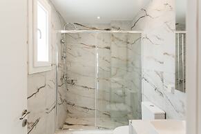 WYZ Athens Apartments by UPSTREET