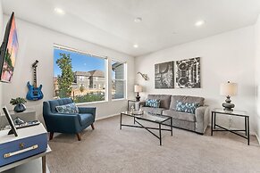 First Class Stylish Townhome near Old Town!