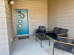 First Class Stylish Townhome near Old Town!