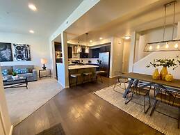 First Class Stylish Townhome near Old Town!