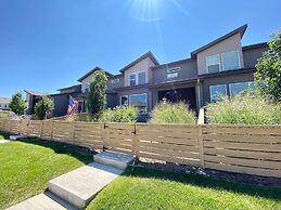 First Class Stylish Townhome near Old Town!