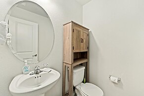 First Class Stylish Townhome near Old Town!