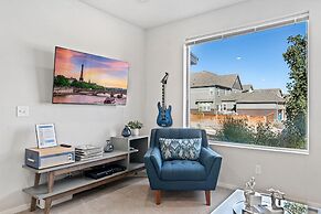 First Class Stylish Townhome near Old Town!