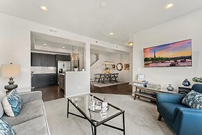 First Class Stylish Townhome near Old Town!