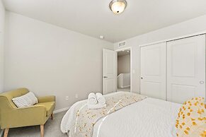 First Class Stylish Townhome near Old Town!