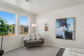 First Class Stylish Townhome near Old Town!