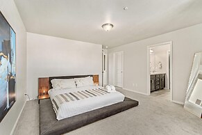 First Class Stylish Townhome near Old Town!