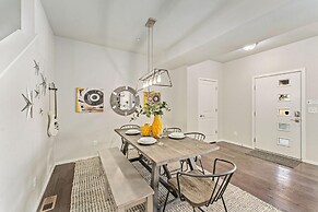 First Class Stylish Townhome near Old Town!