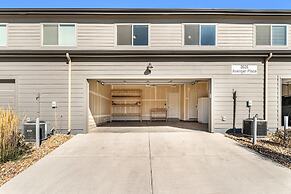 First Class Stylish Townhome near Old Town!