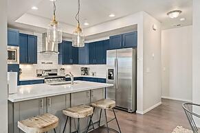 First Class Stylish Townhome near Old Town!
