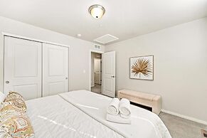 First Class Stylish Townhome near Old Town!