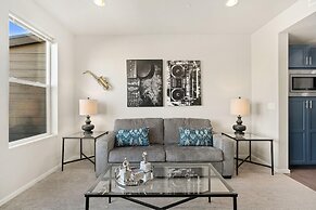 First Class Stylish Townhome near Old Town!