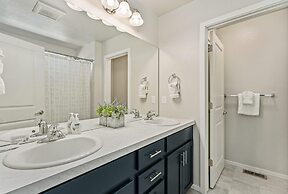 First Class Stylish Townhome near Old Town!