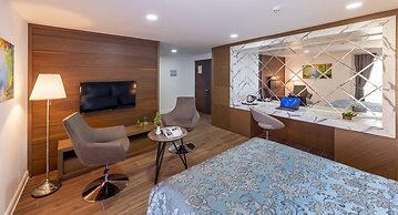 Novel Centre Point Hotel
