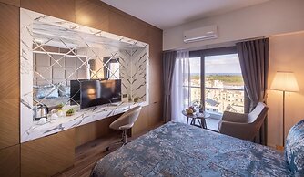 Novel Centre Point Hotel