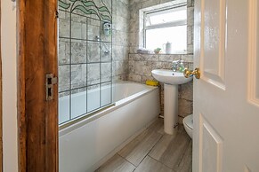 4-bed Detached, Pet Friendly House in Nelson