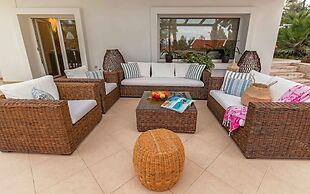 Danai's Secluded Paradise - Azure Coastal Dreams