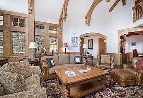 349 Holden Rd. 5 Bedroom Home by RedAwning