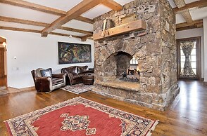 349 Holden Rd. 5 Bedroom Home by RedAwning