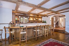 349 Holden Rd. 5 Bedroom Home by RedAwning