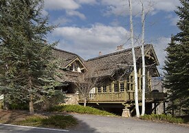 349 Holden Rd. 5 Bedroom Home by RedAwning