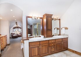 349 Holden Rd. 5 Bedroom Home by RedAwning