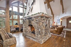 349 Holden Rd. 5 Bedroom Home by RedAwning