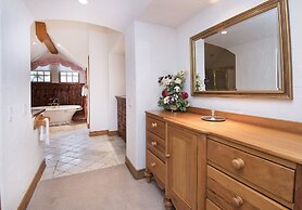 349 Holden Rd. 5 Bedroom Home by RedAwning