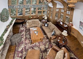 349 Holden Rd. 5 Bedroom Home by RedAwning