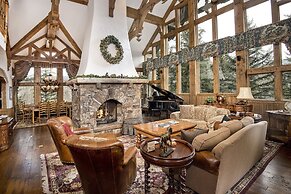 349 Holden Rd. 5 Bedroom Home by RedAwning