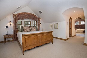 349 Holden Rd. 5 Bedroom Home by RedAwning