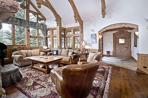 349 Holden Rd. 5 Bedroom Home by RedAwning