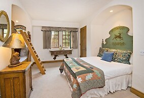 349 Holden Rd. 5 Bedroom Home by RedAwning