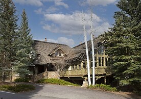 349 Holden Rd. 5 Bedroom Home by RedAwning