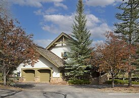 349 Holden Rd. 5 Bedroom Home by RedAwning