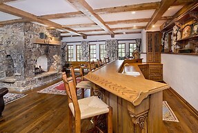 349 Holden Rd. 5 Bedroom Home by RedAwning