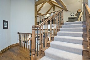 349 Holden Rd. 5 Bedroom Home by RedAwning