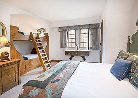 349 Holden Rd. 5 Bedroom Home by RedAwning