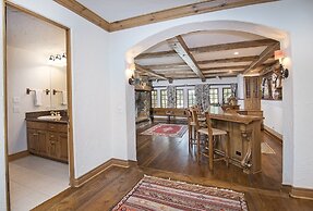 349 Holden Rd. 5 Bedroom Home by RedAwning