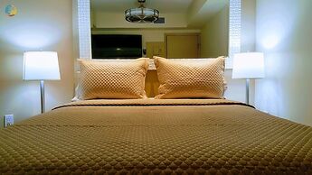 Alexander 702 3 Bedroom Apts by RedAwning