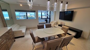 Alexander 702 3 Bedroom Apts by RedAwning