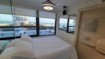 Alexander 702 3 Bedroom Apts by RedAwning