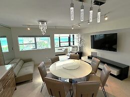 Alexander 702 3 Bedroom Apts by RedAwning