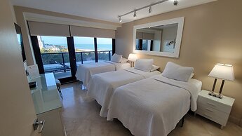 Alexander 702 3 Bedroom Apts by RedAwning