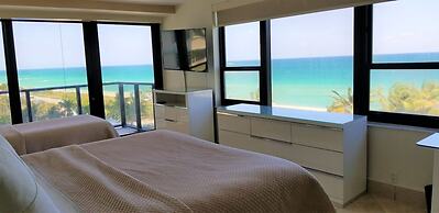 Alexander 702 3 Bedroom Apts by RedAwning