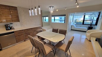 Alexander 702 3 Bedroom Apts by RedAwning