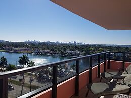 Alexander 1121 3 Bedroom Apts by RedAwning